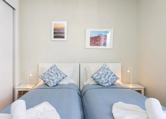 Home2Book Cozy & Modern Apt, Pool & Terrace