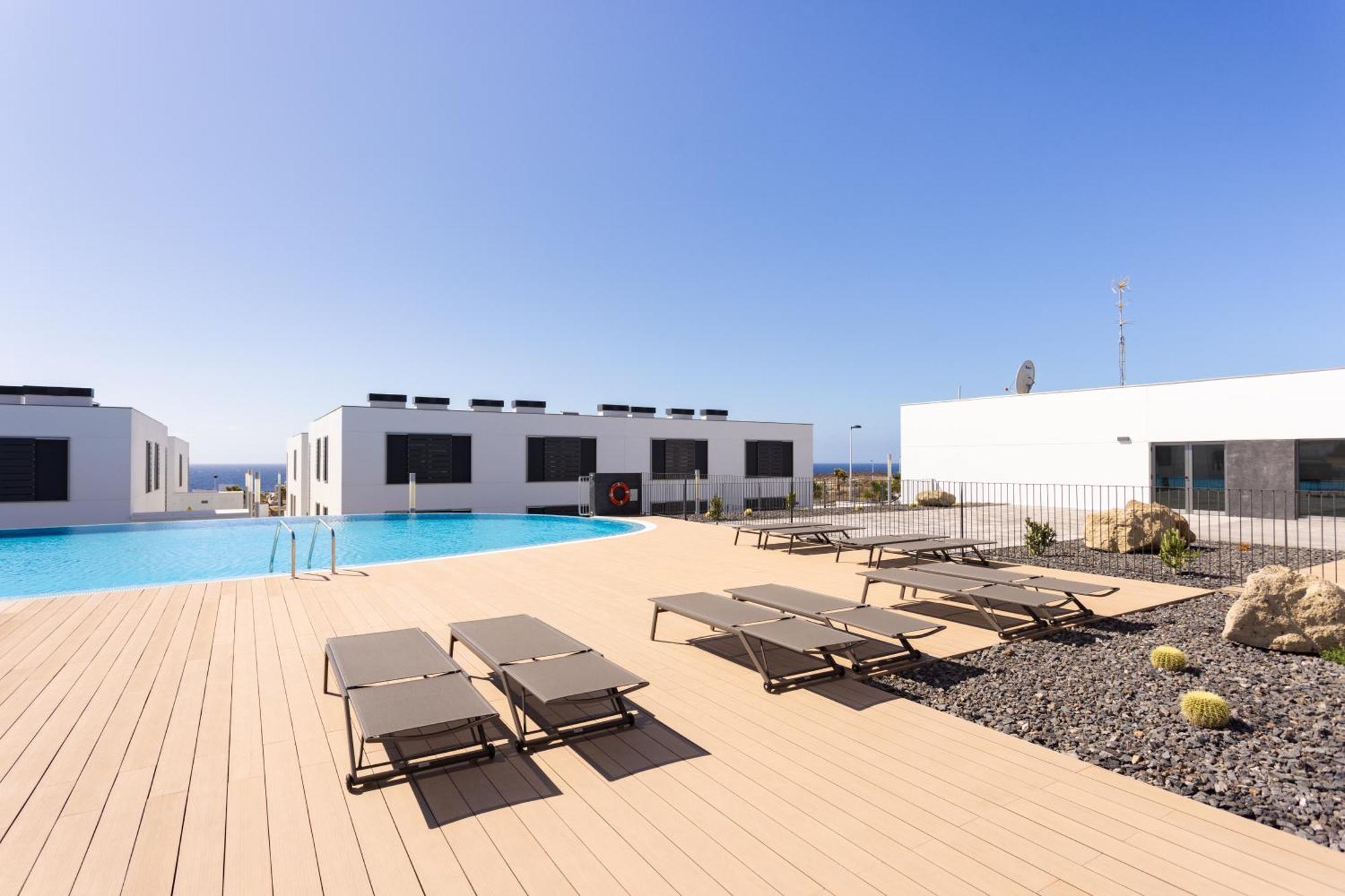 Apartment Home2book Cozy & Modern Apt, Pool & Terrace