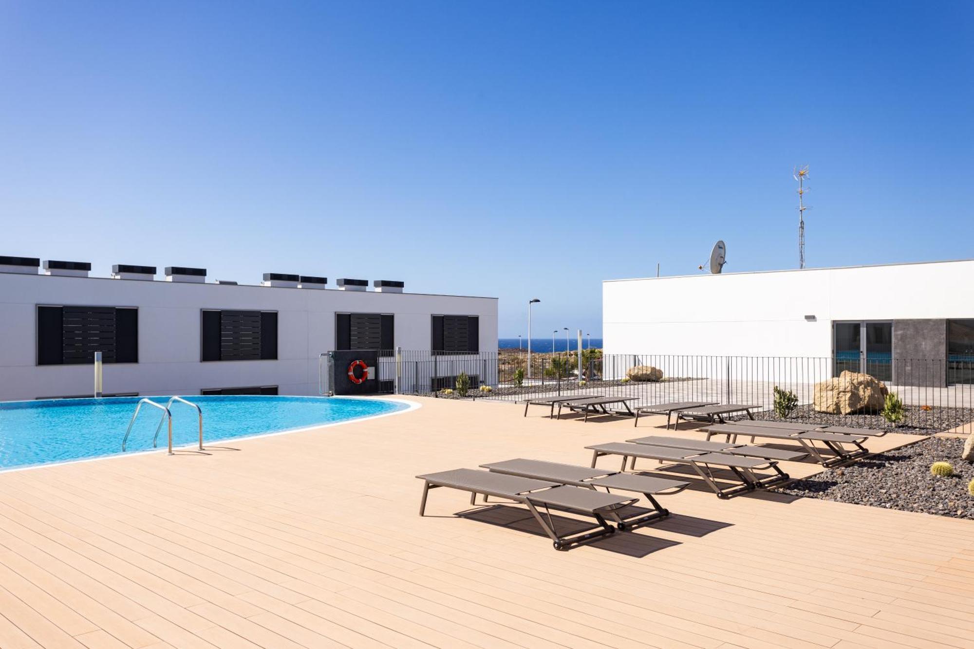 Home2book Cozy & Modern Apt, Pool & Terrace Apartment